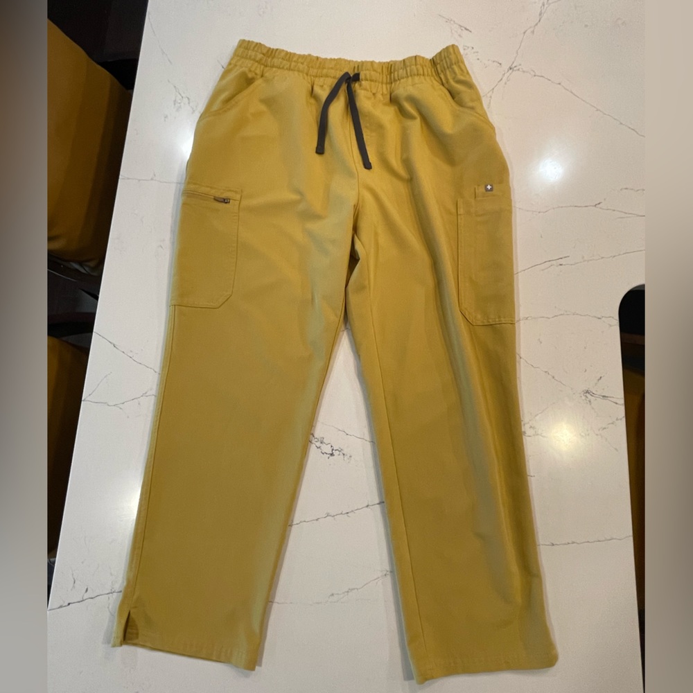 Figs Gold Petite Skinny Scrub pants